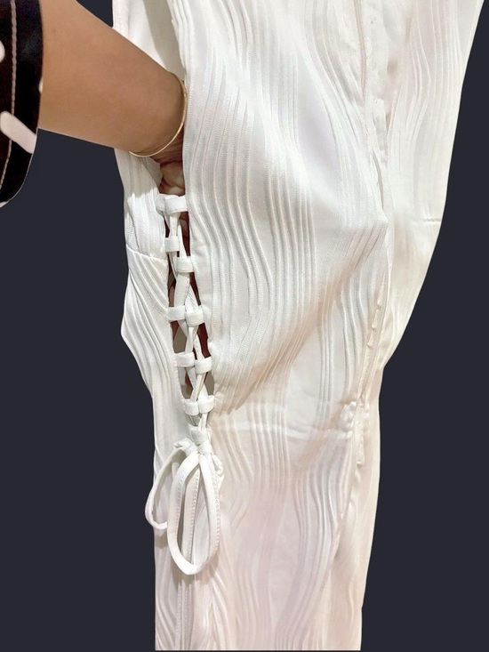 Akira Sleeveless White Lace-Up Side Bodycon Dress - Picture 4 of 5